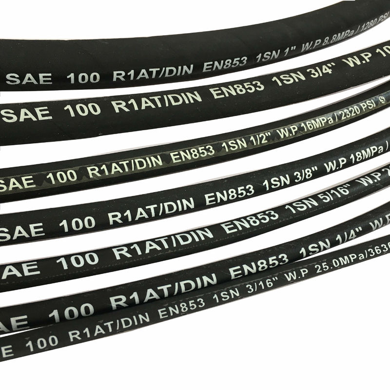 Flexible DIN EN853 1SN Steel Wire Braided Rubber Hose voor biologisch afbreekbare hydraulische olie